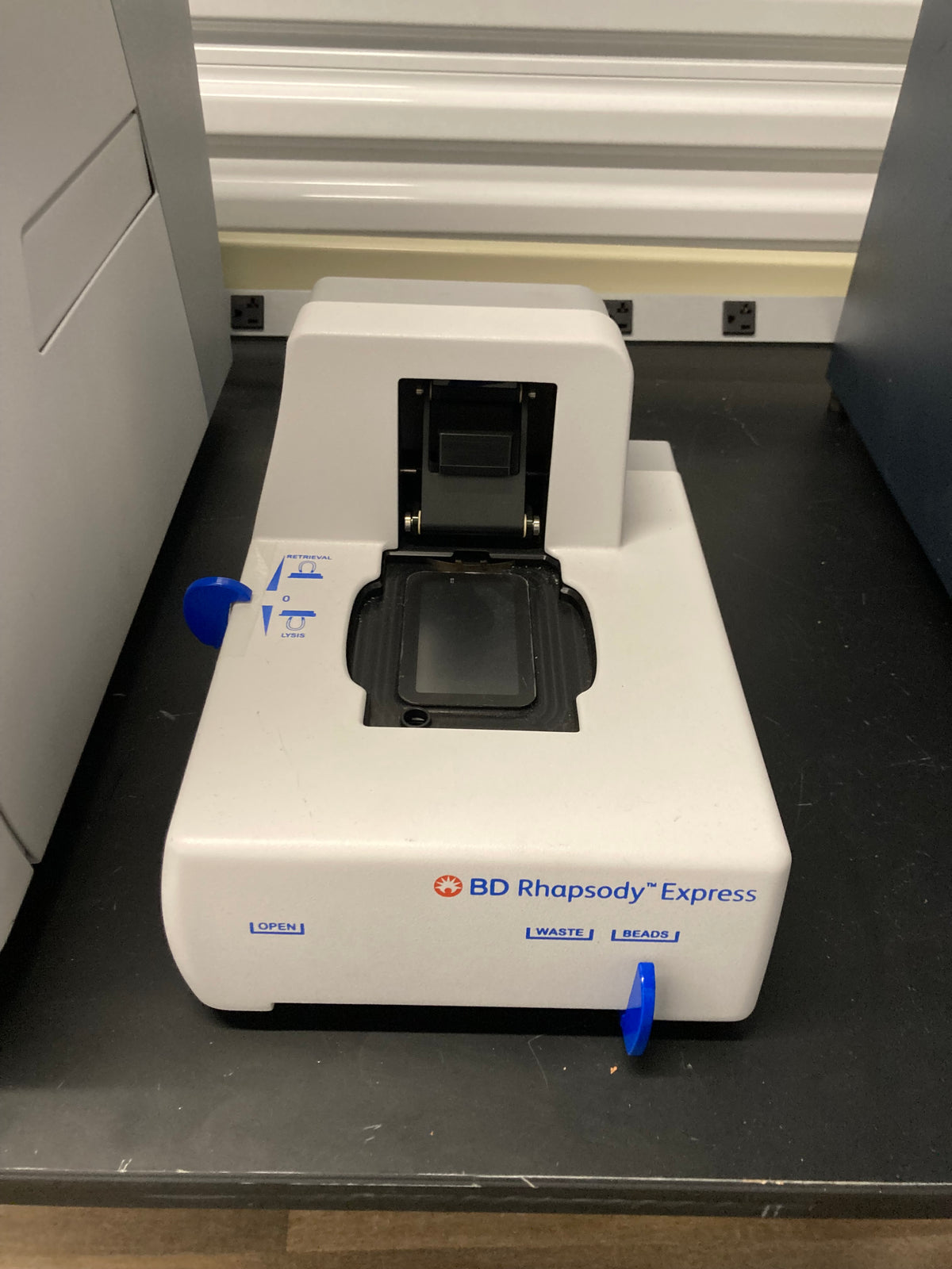 BD Rhapsody Single-Cell Analysis System (Scanner & Express)